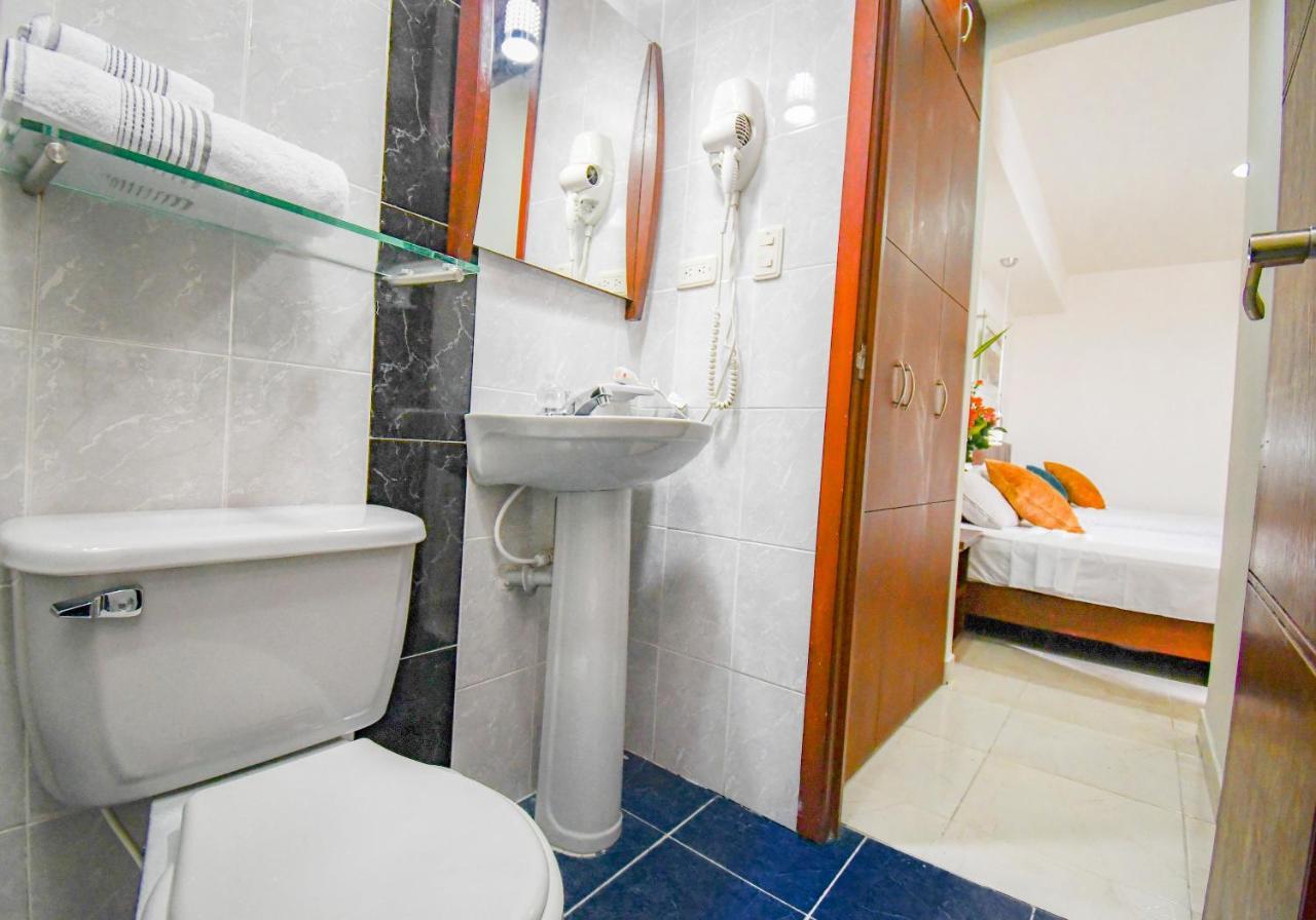 Hotel Monarca Armenia Exterior photo